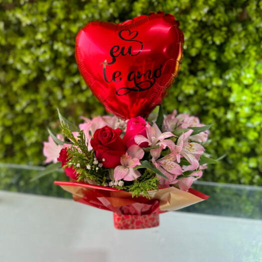Arranjo Floral Eu Te Amo