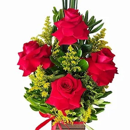 Elegante Arranjos Com 4 Rosas Importadas No Cachepot