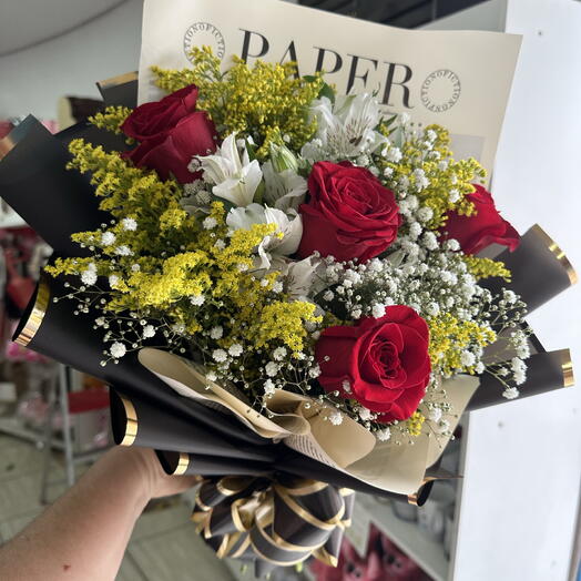 Buquê de 4 rosas vermelhas