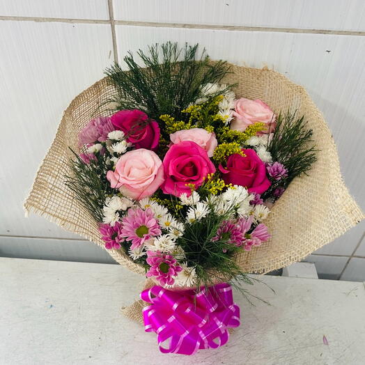 Buquê de Rosas em Tom Mais Claros e Rosa Pink