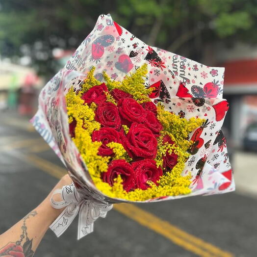 Buquê 12 Rosas com Tango