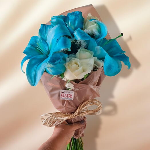 Buquê de Lirios e Rosas Azul Real