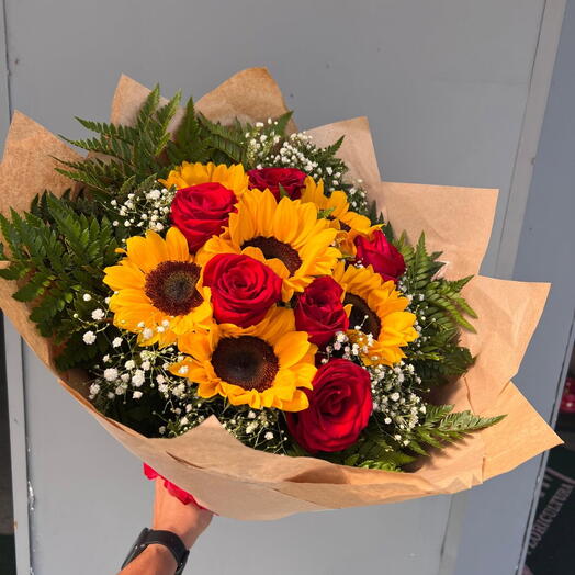 Buquê G de Rosas e Girassois