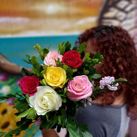 Buquê de 6 Rosas Mistas Nacional