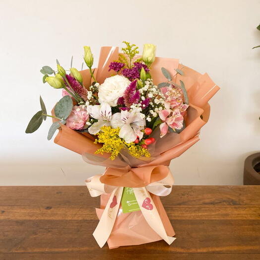 MINI BUQUÊ COM FLORES VARIADAS - TAM P