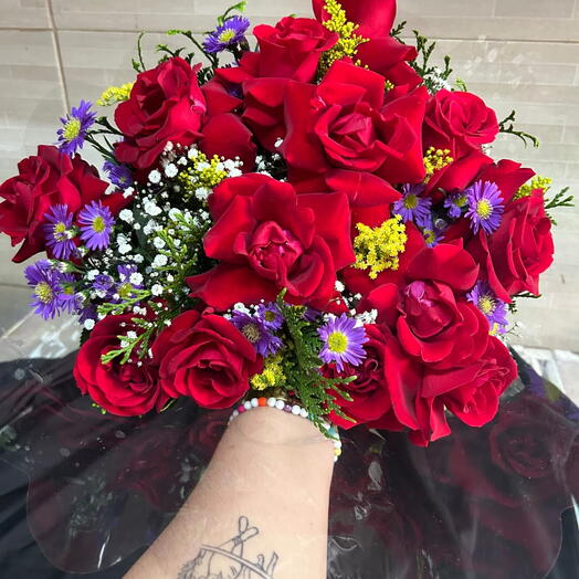 Bouquet De Rosas Trabalhadas