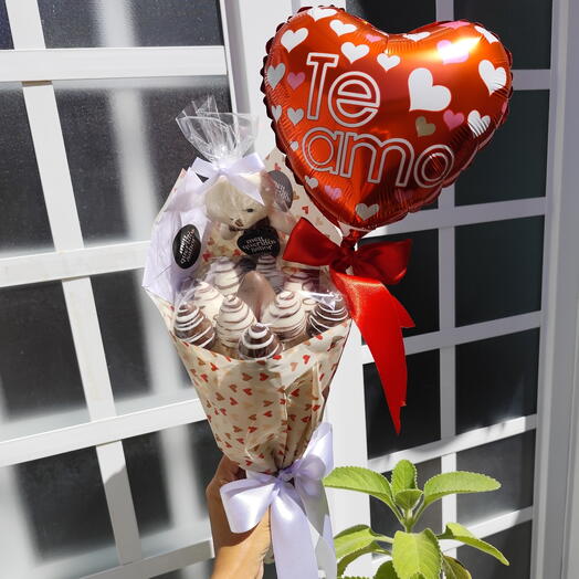 Buquê de chocolate com morangos Felicidade + Pelucia, Balão coração e Bilhete