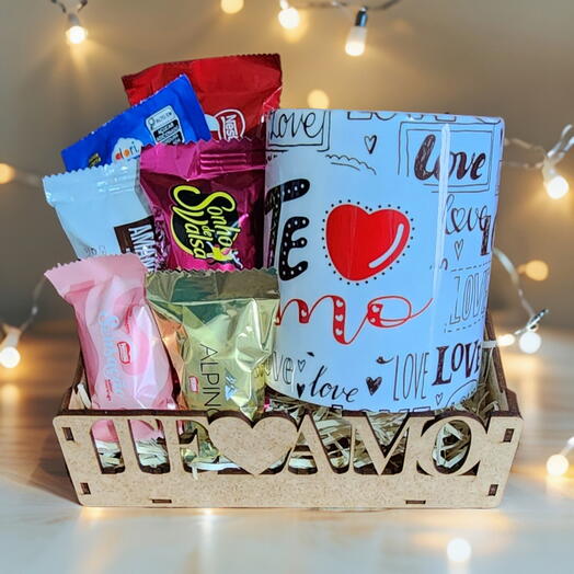 Cesta "Te Amo" com Chocolates e Caneca "Te Amo"