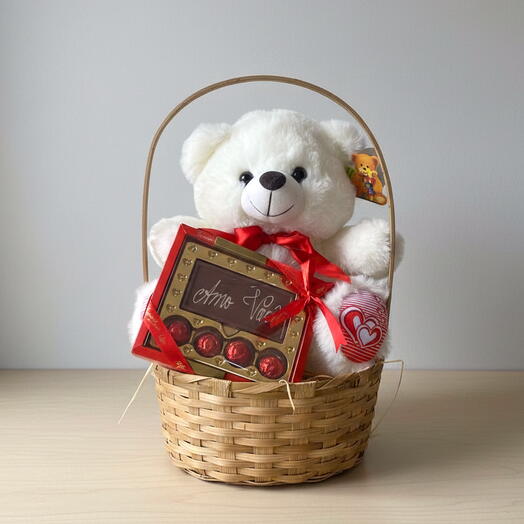 Cesta pelucia e chocolate com frase