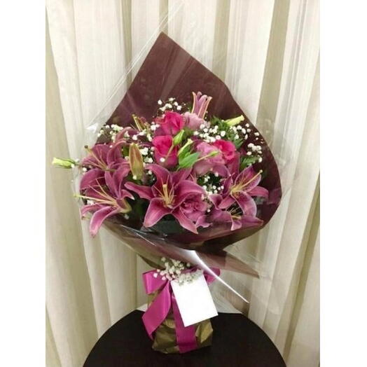 Buquê com Lirios e Astromelias