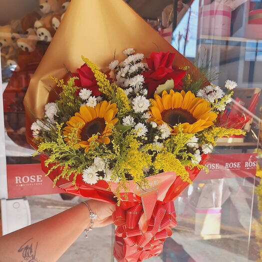Buquê de 2 Rosas e 2 Girassol