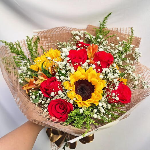 Buquê de 3 Girassois e 6 Rosas