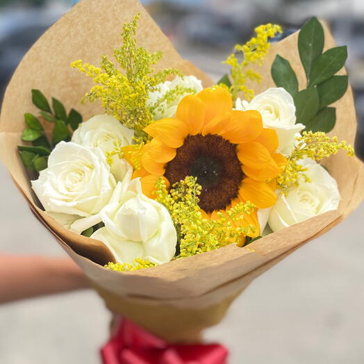 Buquê Rosas Brancas e Girassol