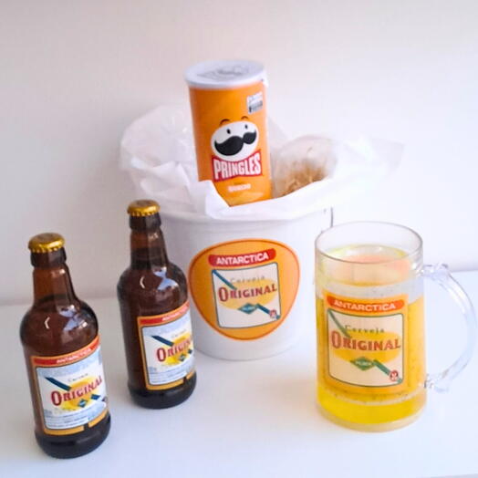 Cesta presente com cerveja Original e caneca gel Original