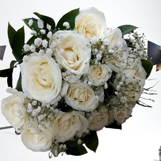 BUQUÊ COM 12 ROSAS BRANCAS E MOSQUITO