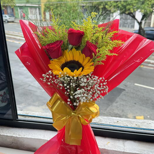 Buquê Amor Radiante  Girassol e Rosas Vermelhas