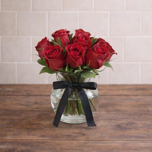 Arranjo de 10 Rosas Vermelhas em Vaso de Vidro | La Floricultura