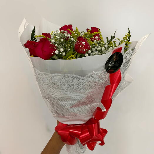 BUQUÊ DE 6 ROSAS VERMELHAS