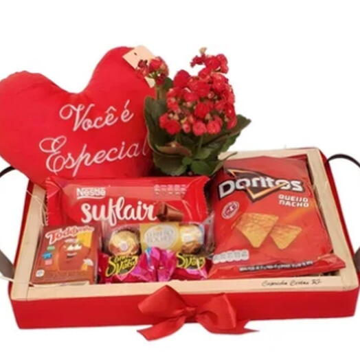 Cesta Doritos e Chocolates