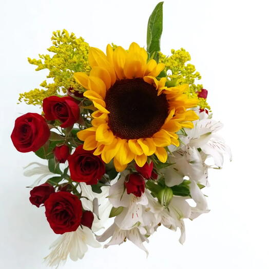Buquê Dia Feliz com Girassol e Mini Rosas Vermelhas