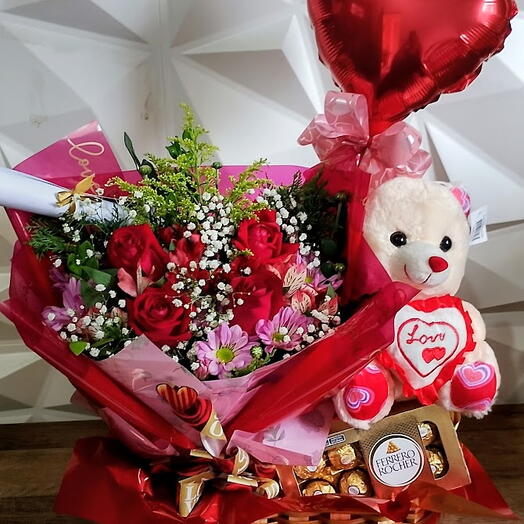 Cesta com Buquê, Ferrero e Urso