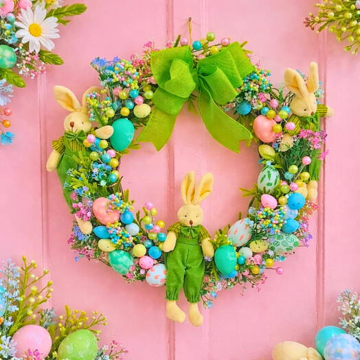 Guirlanda de pascoa florida com ovos e coelho de pelucia