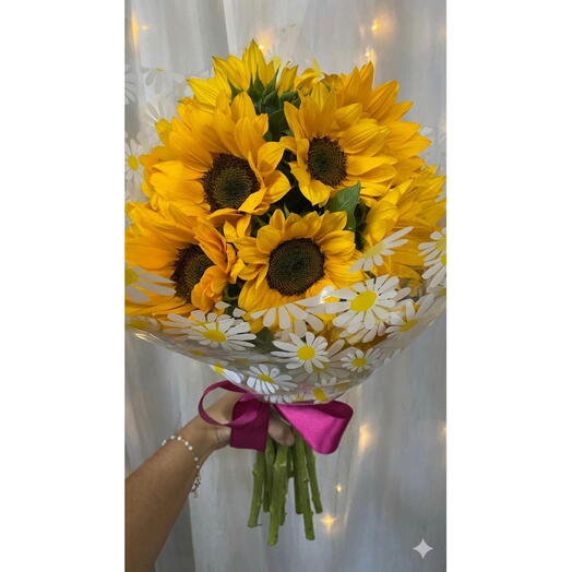 Buquê com 12 Girassois com Laço de Cetim