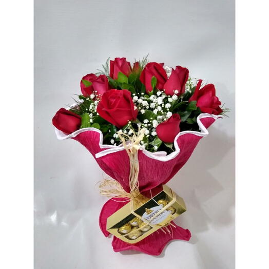 Buque com 12 Rosas Vermelhas e Chocolates