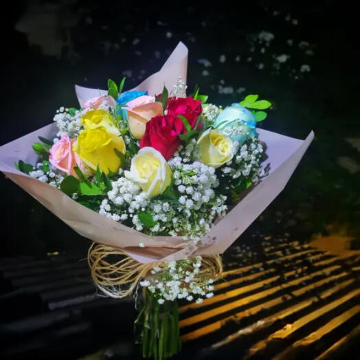 Buquê Sinfonia de Rosas - A Combinação Perfeita de Sentimentos: 12 Rosas Coloridas