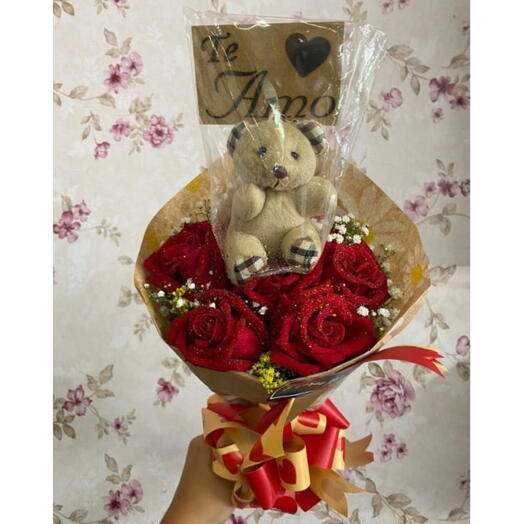 Buquê Te Amo com Pelucia