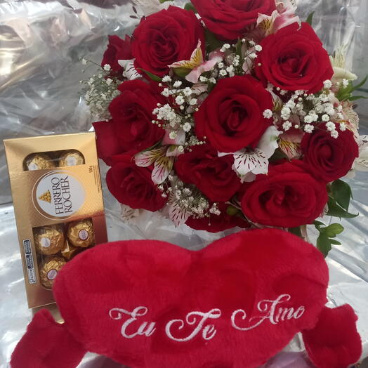 Buque de rosas , coração e ferrero