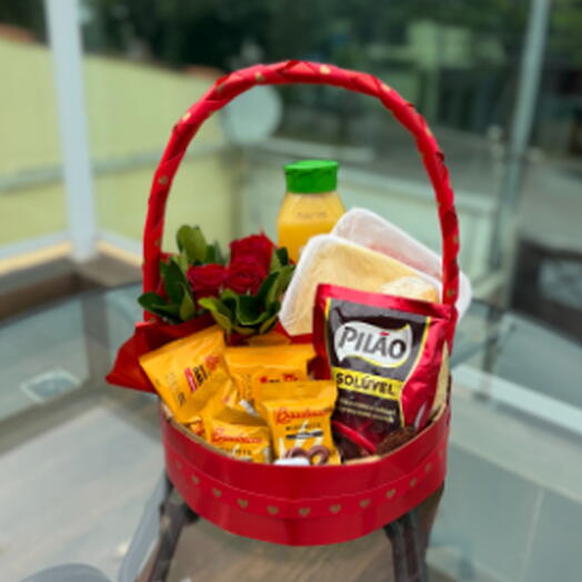 Cesta de Cafe da Manhã com Rosas Vermelhas