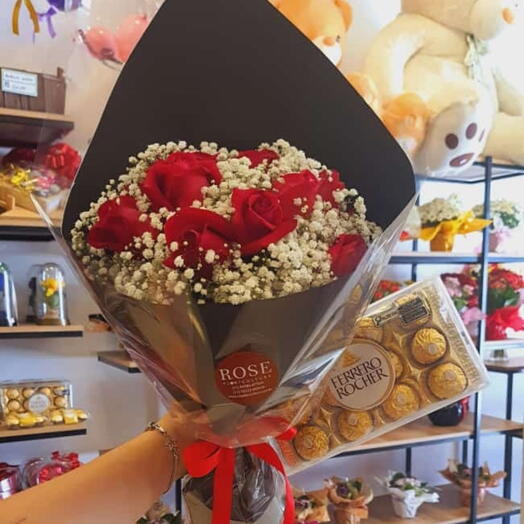Buquê de 12 Rosas No Craft Preto e Ferrero Rocher 150g