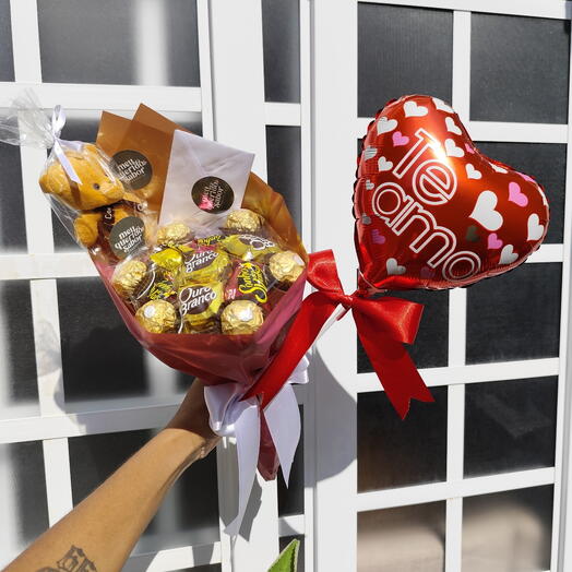 Buquê de chocolate Ouro Branco, Sonho de Valsa, Ferrero Rocher Harmonia + Pelucia, Balão coração e Bilhete