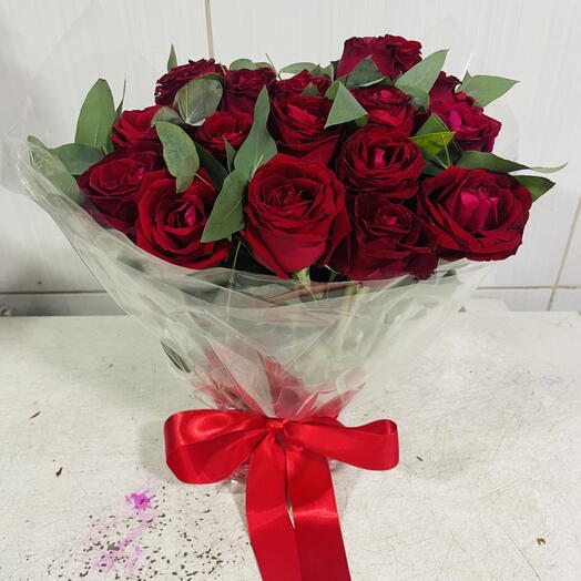 Buquê Classico com 20 Rosas Vermelhas