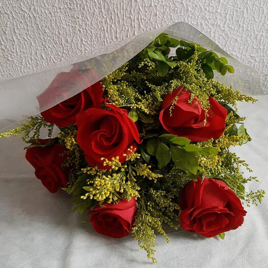 Buquê com 6 rosas vermelhas
