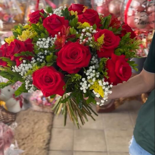 Buquê com 12 Rosas Colombianas