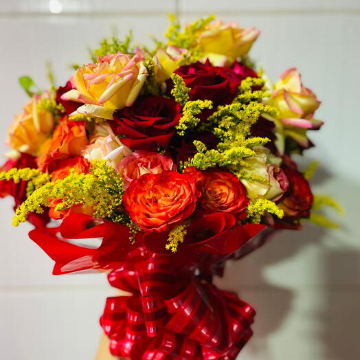 Buquê com 20 Rosas Diversas