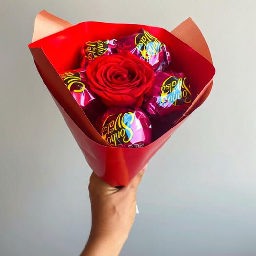 Buque de Chocolate com Rosa