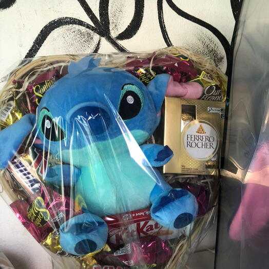 Cesta Chocolate um Lindo Pelucia Stich