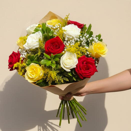 Buquê com 12 Rosas Coloridas