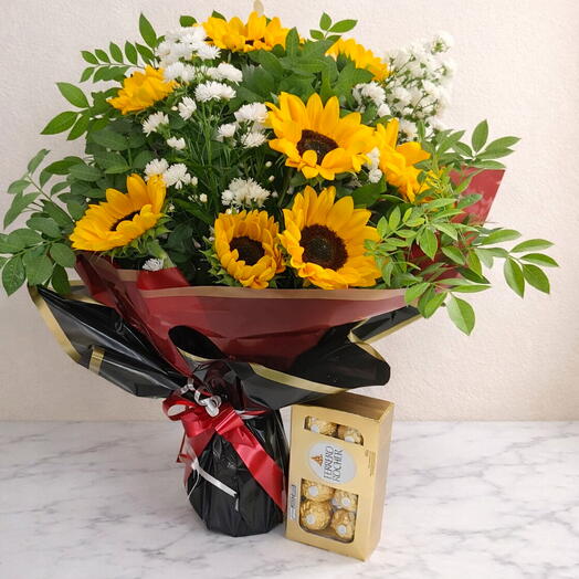 Belissimo Ramalhete com 12 Girassol
