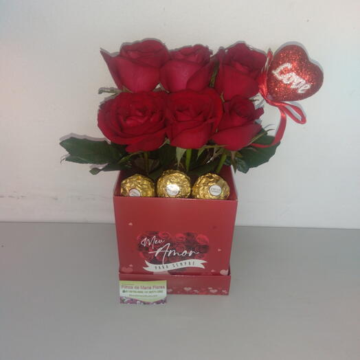 Caixa com 6 rosas 3 chocolates mini coração