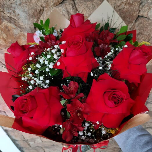 Buque com 6 rosas nacionais