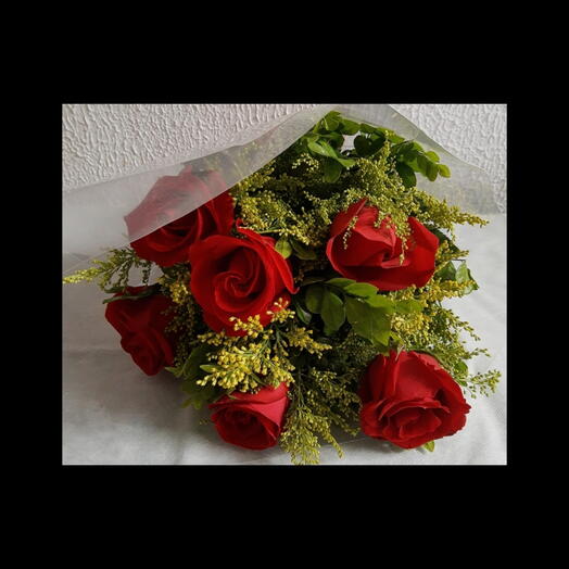Buque de 6 rosas vermelhas e tango