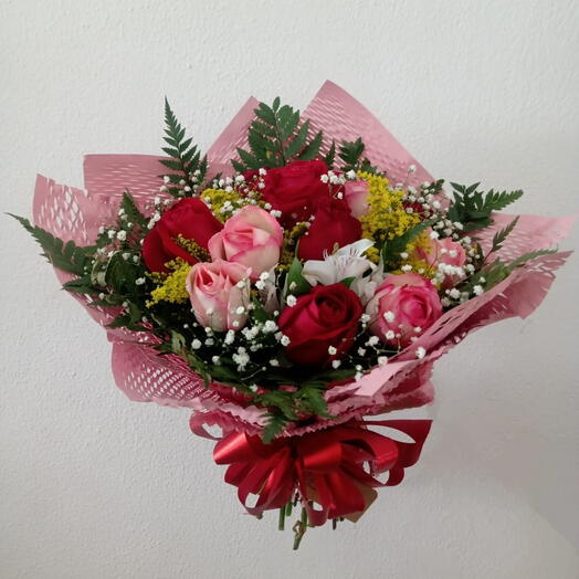 Bouquet de Rosas Vermelhas e Cor de Rosa