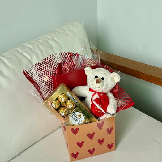 Ursinho de Pelucia com Chocolates Ferrero Rocher