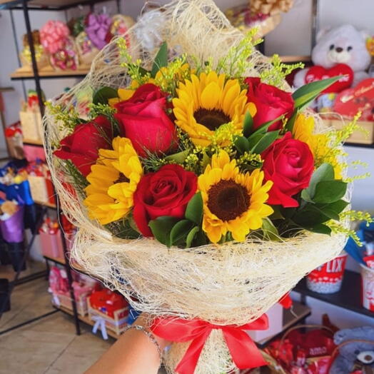 Buquê Glamour de Rosas e Girassol