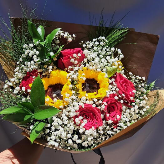 Buquê de 5 Rosas e 3 Girassois