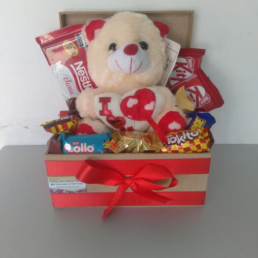 Cesta com Chocolates e Pelucia